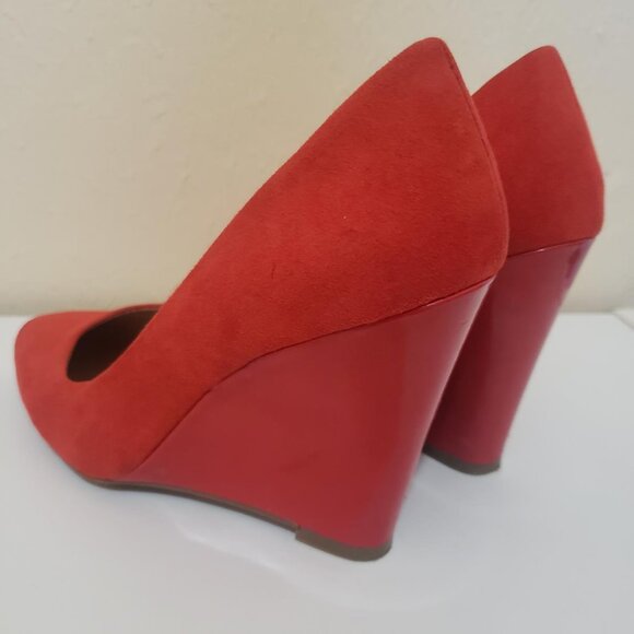 Red Suede Wedge Pumps Size 6M - Picture 3 of 6